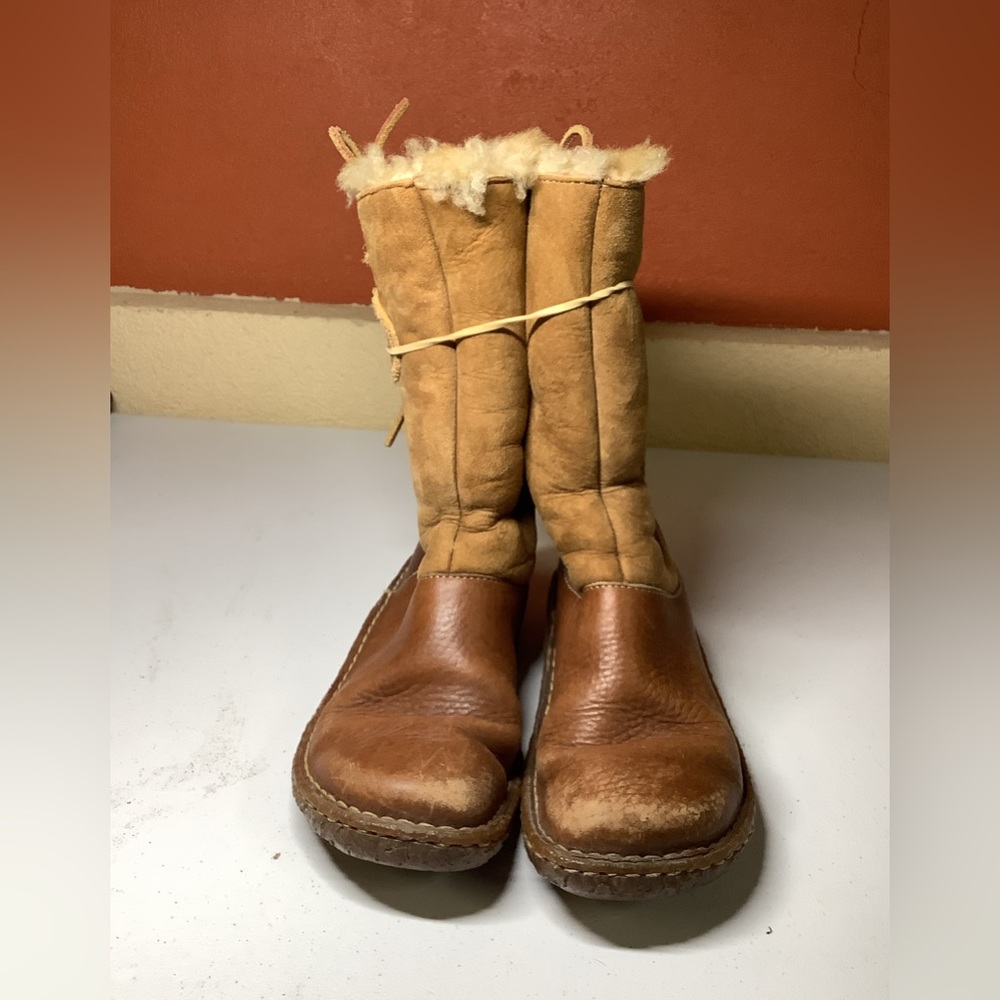 Born woman boots size 8